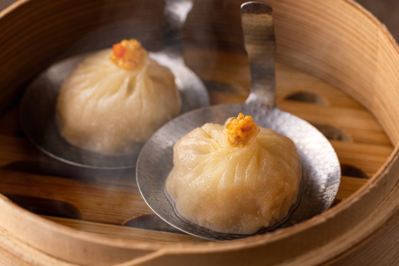 上海蟹の蟹肉と蟹味噌入り小籠包