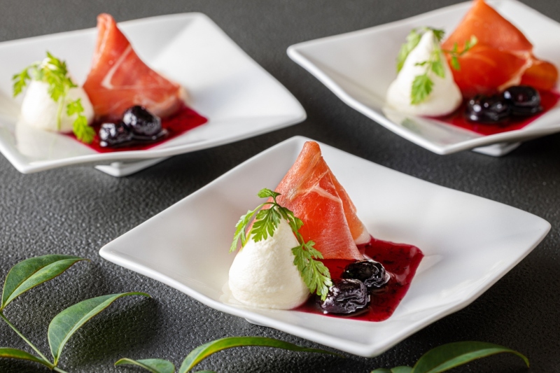 ハスカップとマスカルポーネと生ハムのアンサンブル