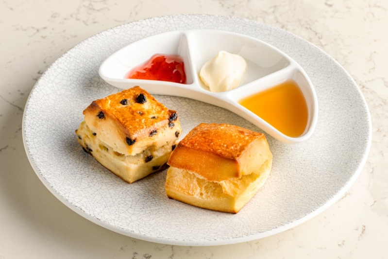 2種類の焼きたてスコーン