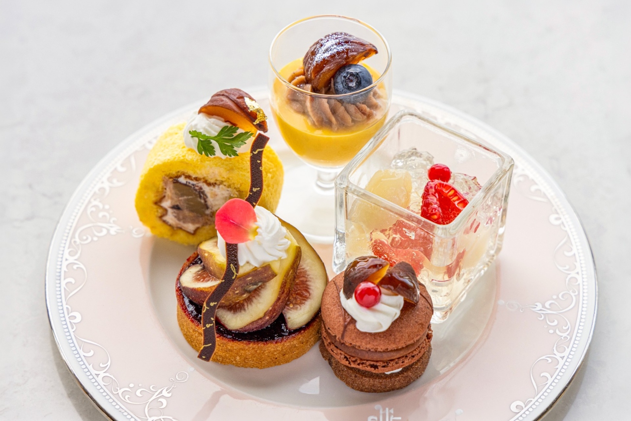 ホテルメイドの季節のフルーツをふんだんに使用したスイーツ