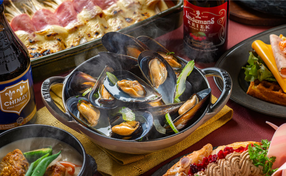 画像：ムール貝のワイン蒸し～紙鍋にて～