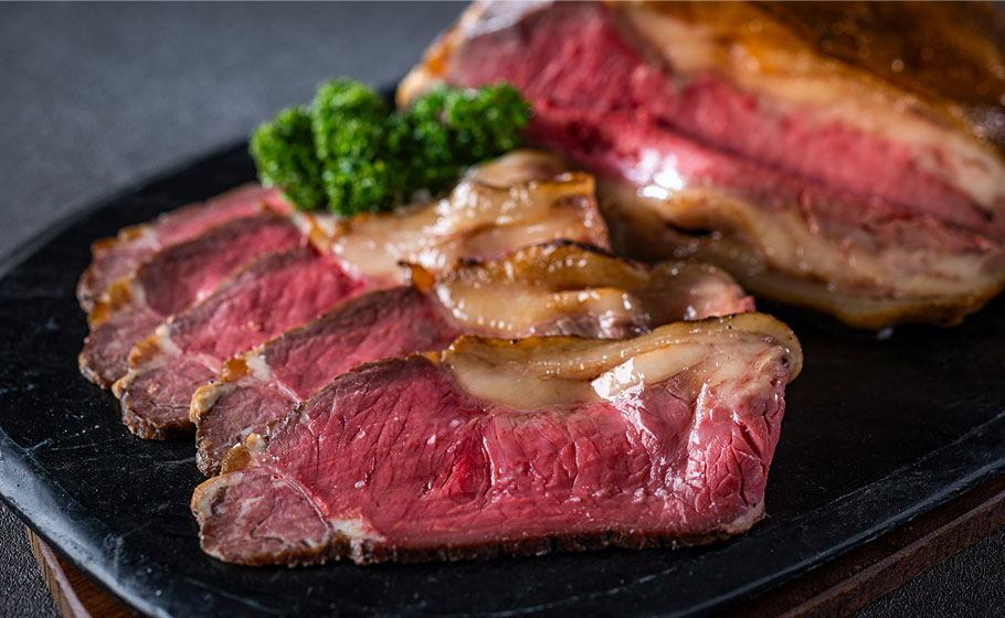 画像：ローストビーフ 各種ソースで ～ワサビソース、マスタードグレイビー、おろしポン酢、柚子胡椒～