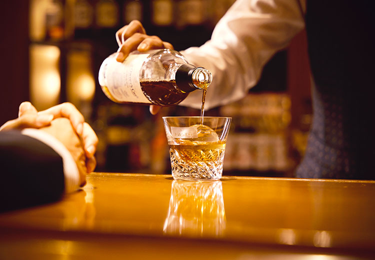 画像：バー「ベイ・ウエスト」 料理