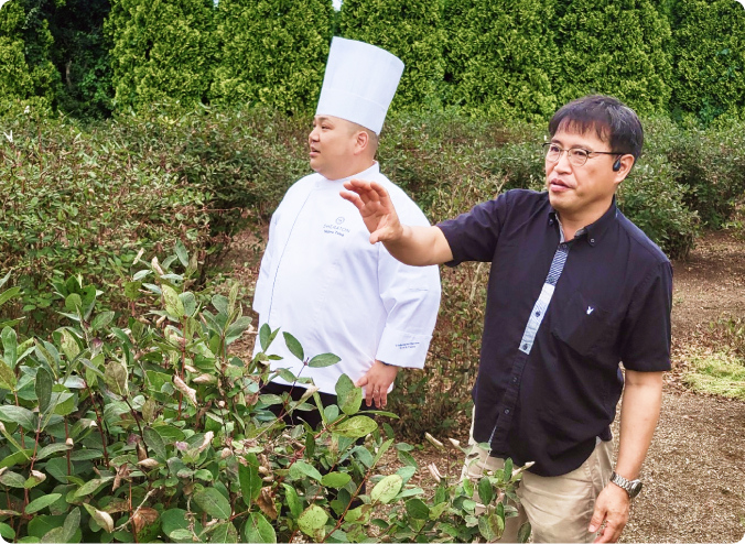 画像：シェフが視察している様子