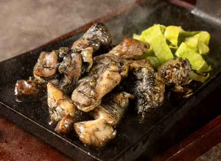 地鶏 地頭鶏の炭焼き（柚子胡椒添え）