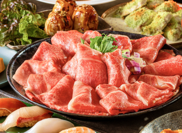 宮崎牛のしゃぶしゃぶ用に盛り付けられた肉の盛り合わせ