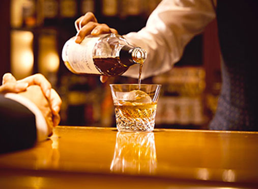 写真：バー「ベイ・ウエスト」