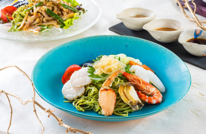 画像：海の幸入り翡翠冷麺