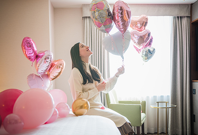 画像：セレブレーションステイバルーンデコレーション＆ケーキ